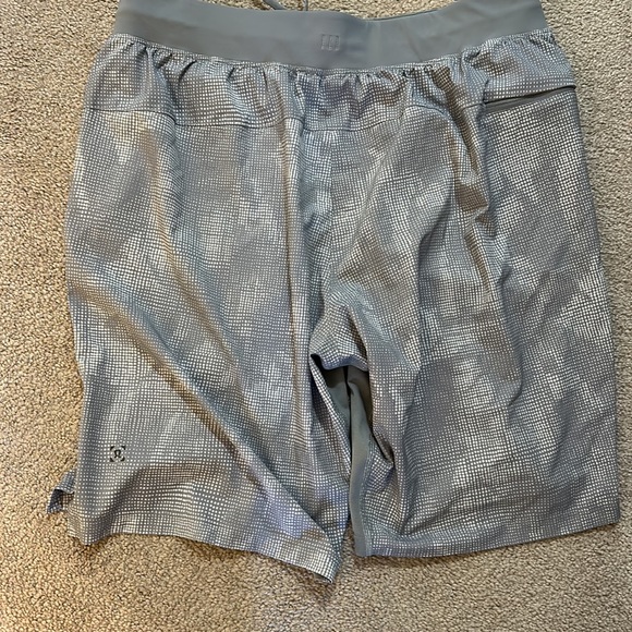 Lululemon Shorts Size Large 9” Inseam - Picture 2 of 2
